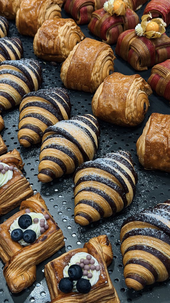 ranger de croissant et de chocolatine sur plaquette